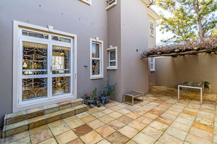 5 Bedroom Property for Sale in Golden Acre Western Cape